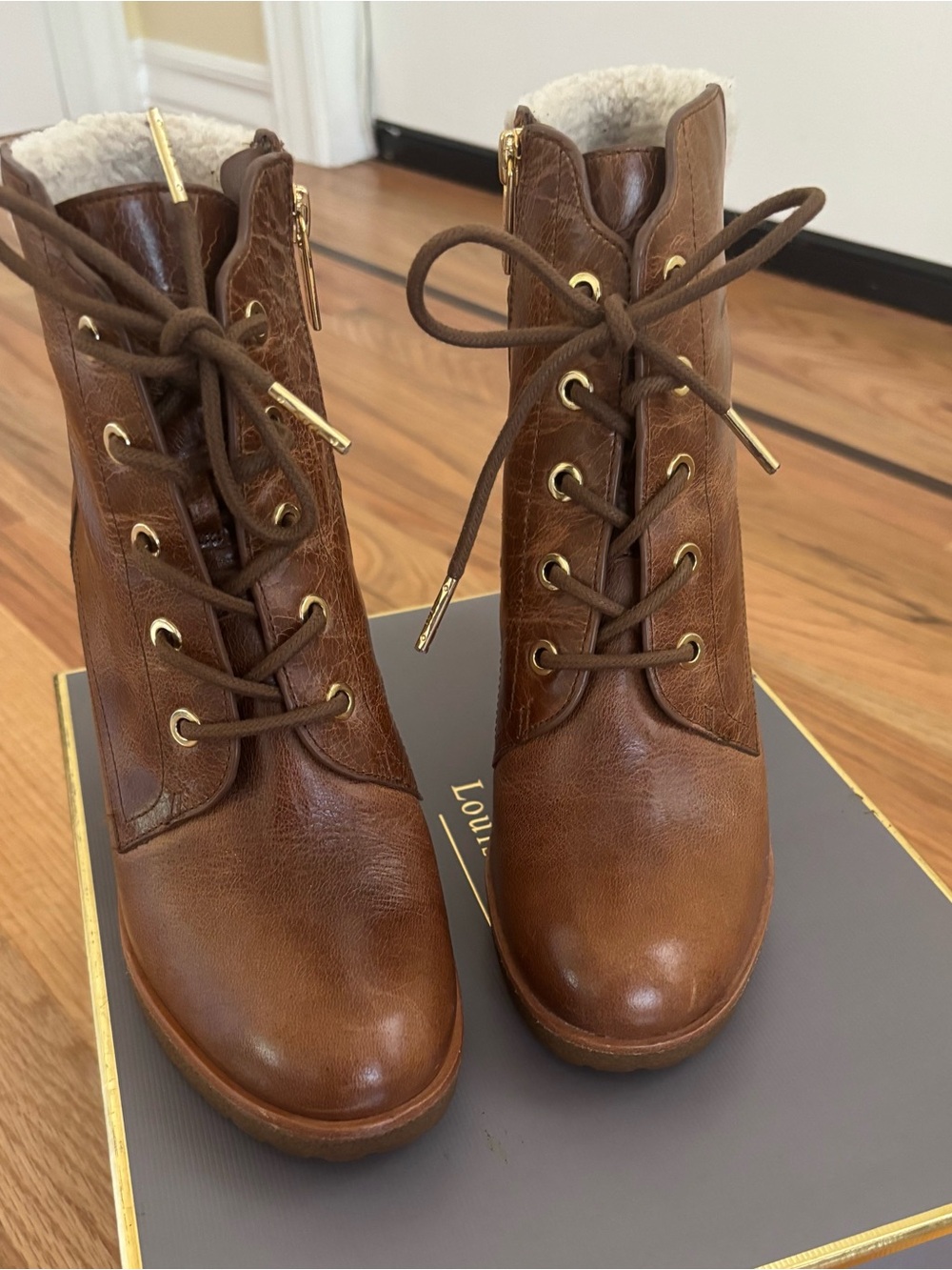 Michael Kors Y2K. Vintage Look Brown Lace-Up Leather Ankle Boots